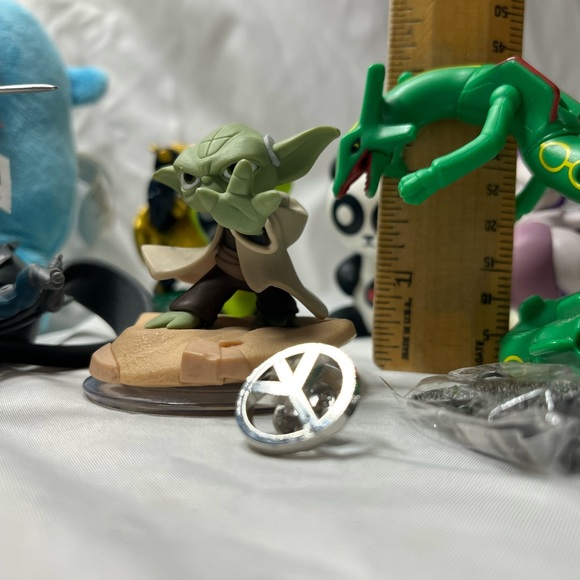 Assorted Video Game Collectible Action Figures and Accesories - Picture 12 of 14